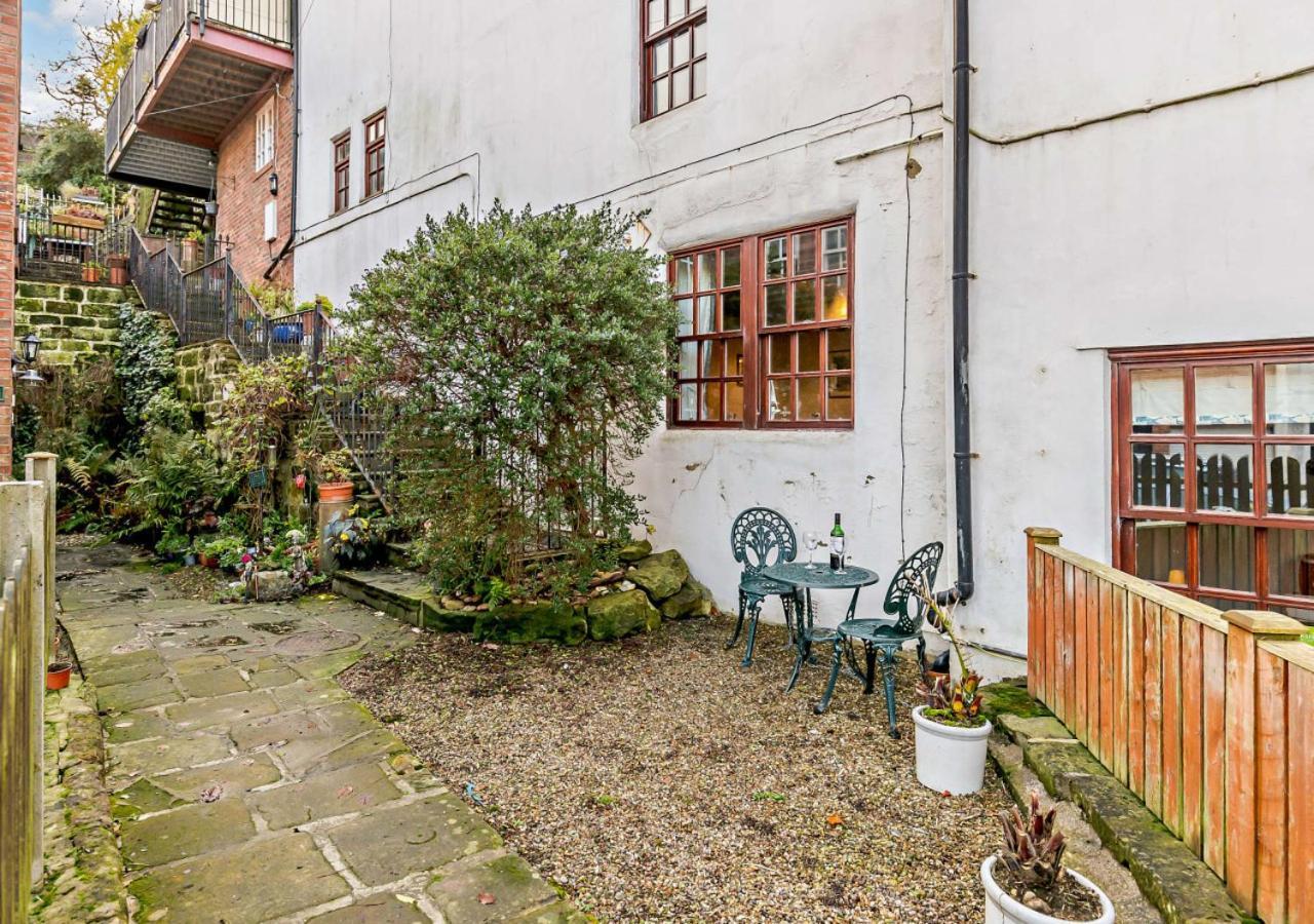 Salty Dog Cottage Whitby Exteriör bild