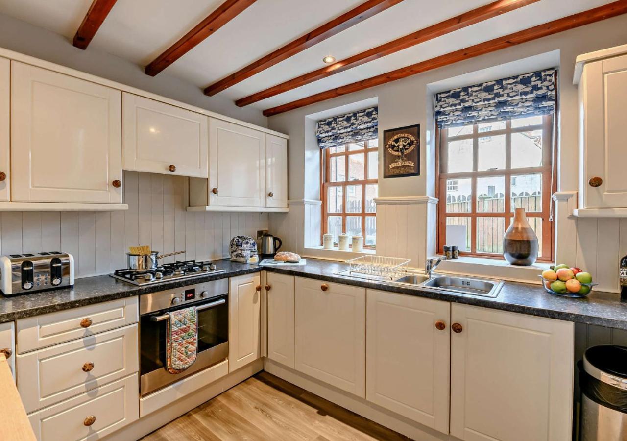 Salty Dog Cottage Whitby Exteriör bild